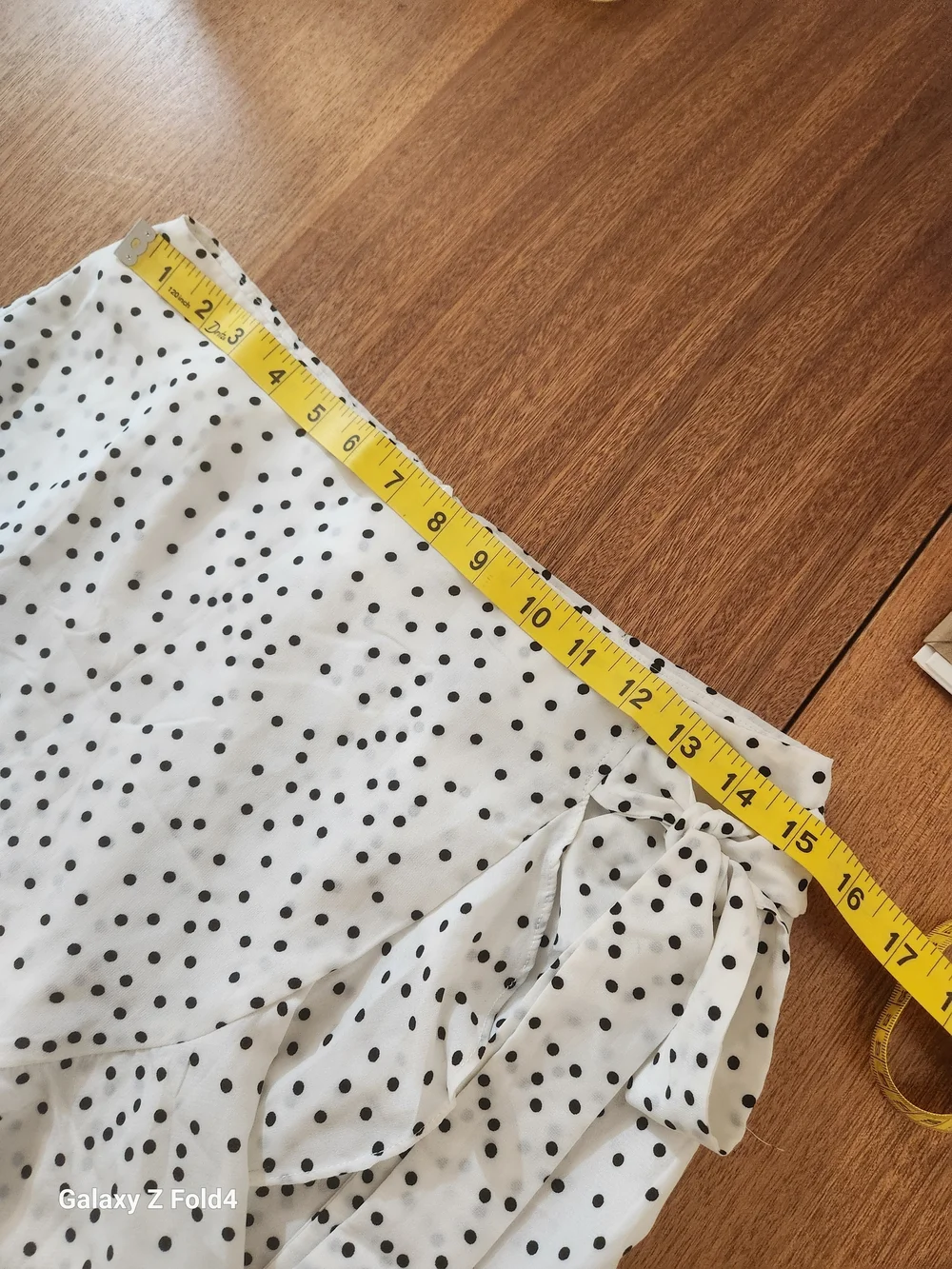 Women's White Polka Dot Ruffle Mini Skirt Sz 8